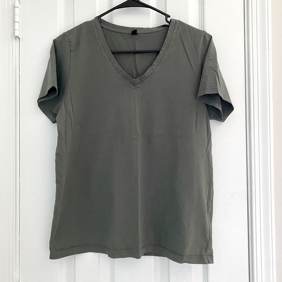 Uniqlo Women’s Cotton Tees (Set of 3) - Picture 2 of 4